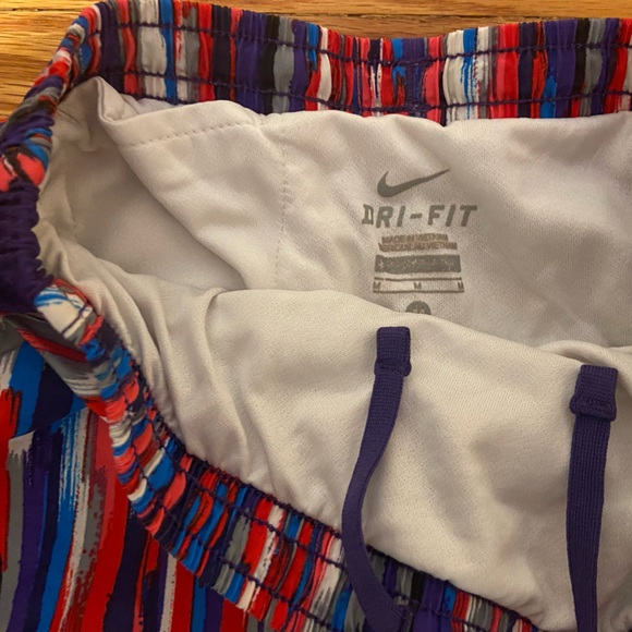 Girls Nike running shorts - Picture 3 of 5